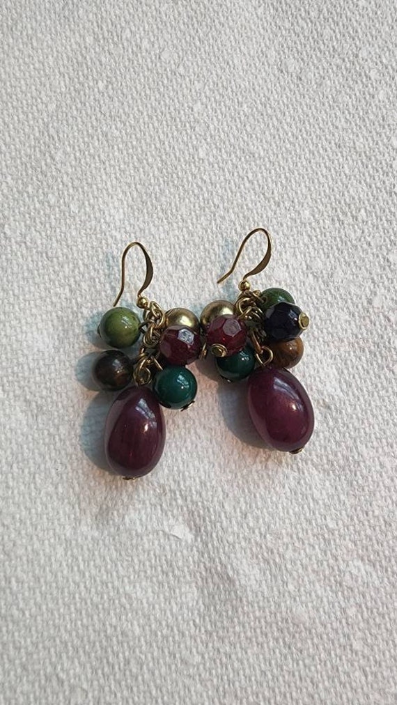 Vintage  grape Goldtone  earrings  hard plastic