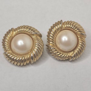 Vintage goldtone earrings signed marvella