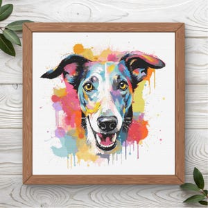 Pode incluir: Uma peça de arte de parede quadrada emoldurada com uma ilustração colorida em estilo aguarela do rosto de um cão. O cão tem orelhas escuras e um focinho branco, rodeado por salpicos vibrantes de tinta amarela, rosa, azul e laranja.