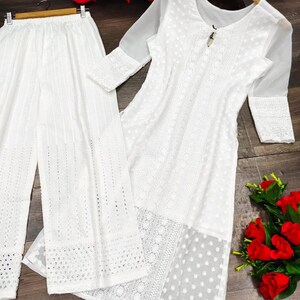 Schöne Lucknowi Georgette handgefertigte Chikankari Fancy Allover Arbeit Stil Kurta / Kurti für Frauen, Chikankari Kurta / Kurti mit Baumwollhose Bild 8