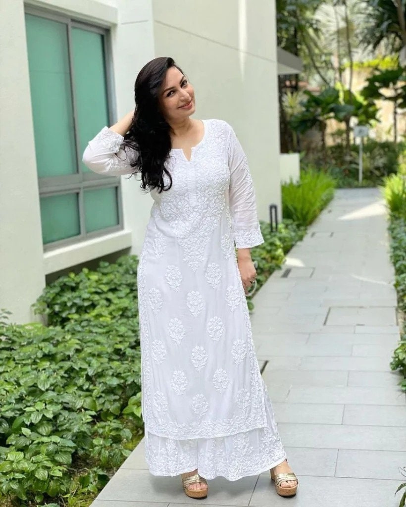 White long kurti: लेटेस्ट डिजाइन वाली आल व्हाइट Long Kurti करें कैरी, पहनने  पर मिलेगा क्लासी और शानदार लुक! - विंध्य न्यूज़