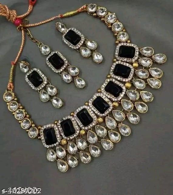 Choker with maang tikka deals