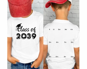 T-Shirt mit Handabdruck des Abschlussjahrgangs 2039 – Ein Erinnerungsstück, das mit mir wächst