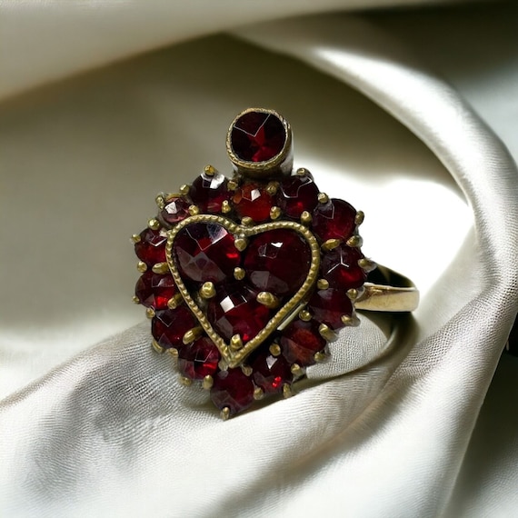 Antique 14k Gold Bohemian Garnet Ring Sz 4.5 Hear… - image 1