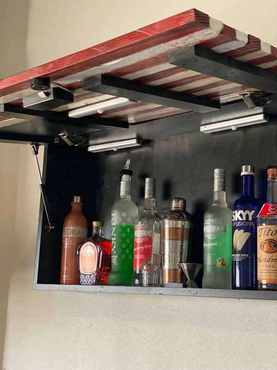 Exhibición de mini botellas de licor de la bandera estadounidense -   España