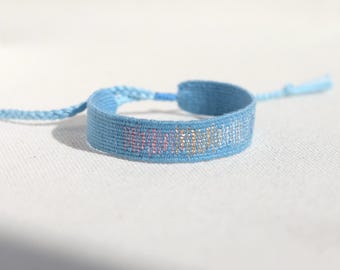 Handgeweven ombre metallic draadarmband: meerblauwe textielsieraden
