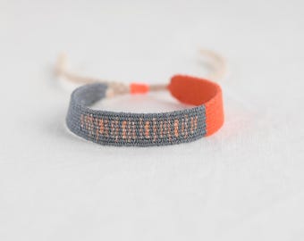 Handgeweven zijden armband: metallic vezelkunst, verstelbare weefgetouwsieraden