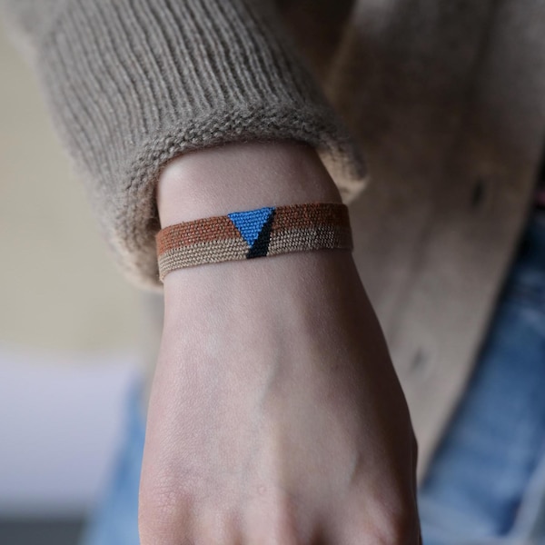 Woven Boho Bracelet: Minimalist Fiber Art Jewelry