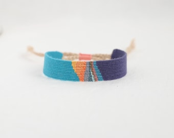 Handgeweven zijden armband, verstelbare weefarmband, textielkunst