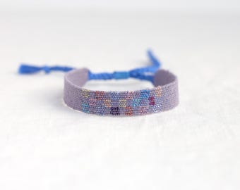 Handgeweven linnen armband: metallic draad, verstelbare vezelkunstsieraden