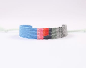 Handgeweven zijden armband: geometrische vezelkunst, boho chic