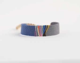 Handgeweven zijden armband, verstelbare weefarmband, textielkunst