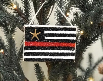 Dünne rote Linie Flagge Weihnachtsschmuck