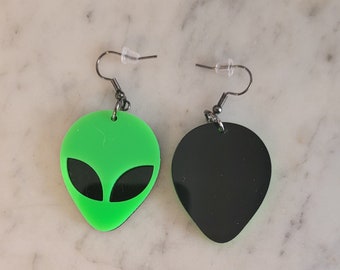Pendientes Alien: Joyas ligeras e hipoalergénicas