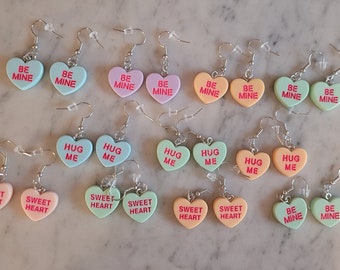 Pendientes de corazón de caramelo