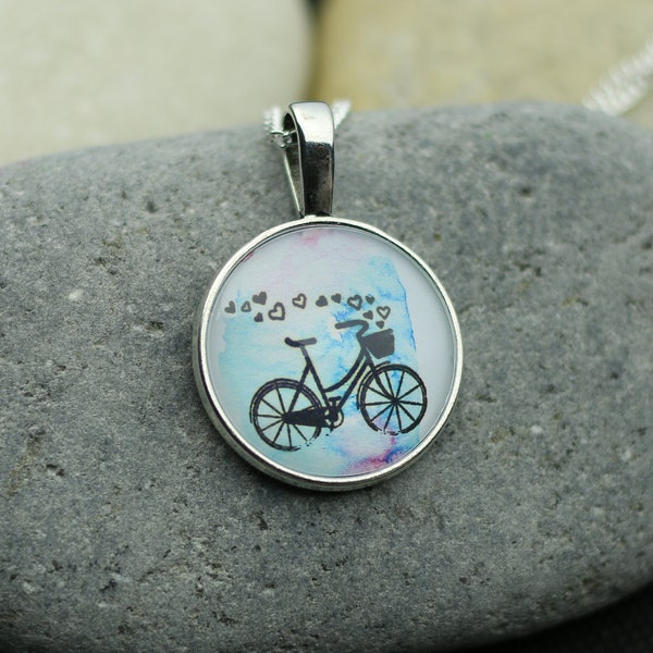 Handgemachte Kette mit Fahrrad, Fahrradkette, Geschenk Frau, Kette mit rosa Anhänger, Motiv besteht aus selbst gemalten Aquarell