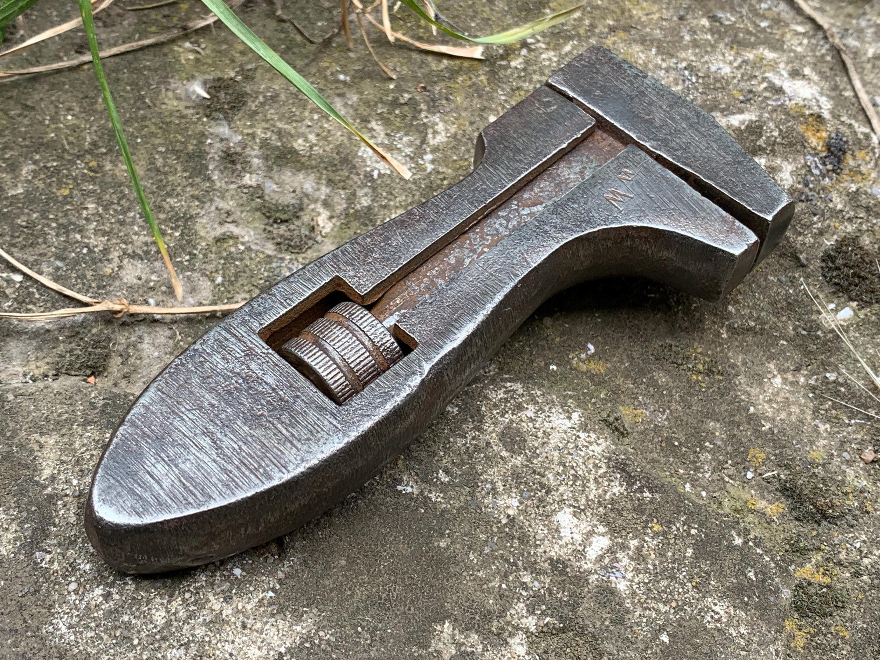 ANCIENNE PETITE CLÉ à molette Motobecane EUR 2,30 - FR