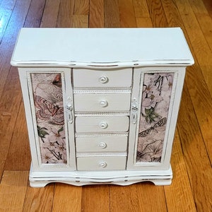 On Nature&#39;s Wings, Jewelry Box