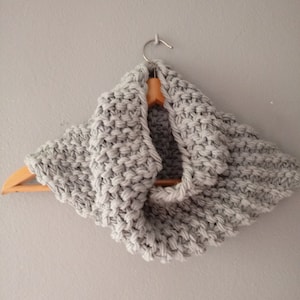 Snood KNITTING PATTERN For Beginners/Easy Cowl Knit Pattern/Superchunky Infinity Scarf Tutorial/Easy Knit Chunky scarf/PDF Scarf Pattern