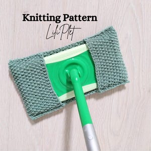 May include: Knitting pattern for a green knitted mop head cover. The pattern is called "Lifi Plet".