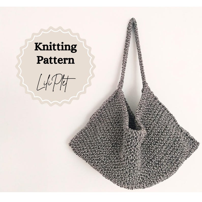 May include: Knitting pattern for a gray crocheted tote bag with a wide, flat base and two long straps. The pattern is called "Lili Plet".