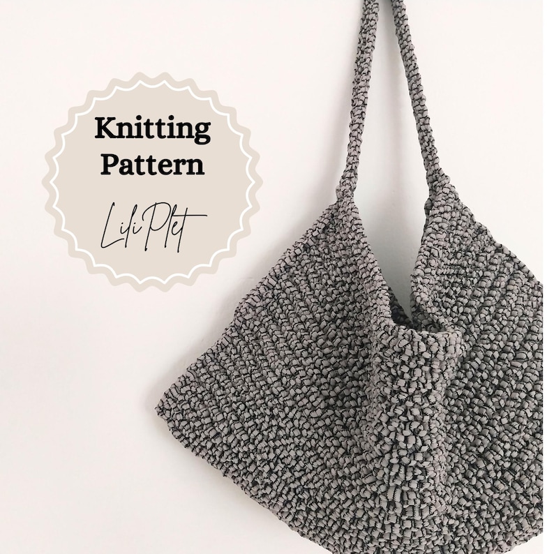 May include: A gray knitted tote bag with a crocheted texture. The bag has a simple design and is hanging from a white wall. The text "Knitting Pattern Lili Plit" is written in a circle on the wall.