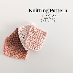 May include: Three knitted fabric swatches in shades of pink and brown. The swatches are arranged in a stack, with the brown swatch at the bottom and the pink swatch at the top. The text "Knitting Pattern Lili Plet" is written above the swatches.