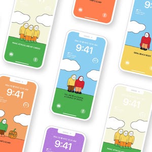 Könnte beinhalten: Mehrere Smartphones mit farbenfrohen, cartoonartigen Hintergrundbildern. Jedes Telefon zeigt ein anderes Design mit Figuren und Text, darunter Sätze wie "Panic Attacks Are My Cardio" und "Ideal Beach Body".