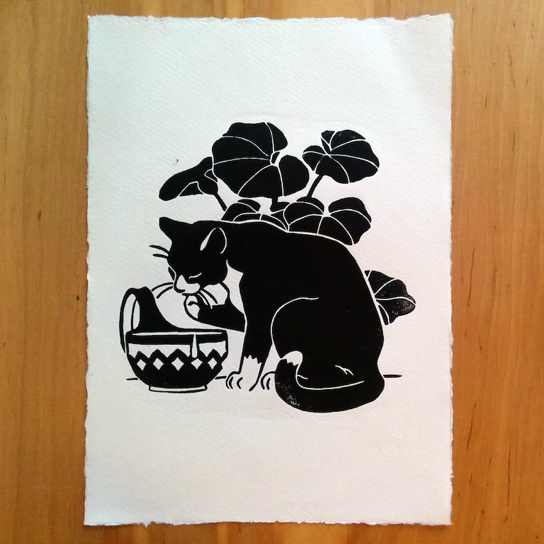 Drinkende kat linosnede: zwart-witte A4-poster Not included