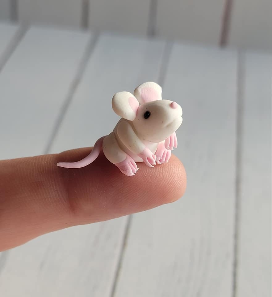 Tutorial for Peeking Mouse in Polymer Clay 