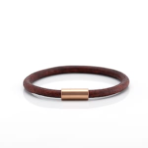 Leren koordarmband met magnetische buis roestvrij staal roségouden mat geborstelde sluiting