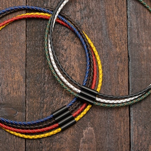 Collier ras du cou en cuir tressé : fin, fermoir magnétique noir