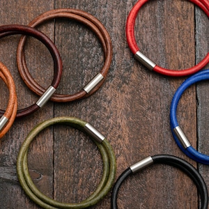 Bracelet en cuir double tour aspect vieilli avec fermoir magnétique en acier inoxydable
