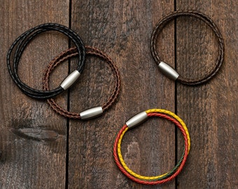 Bracelet en cuir tressé avec cordon à trois brins avec fermoir magnétique en acier inoxydable brossé, 6,5 à 9 pouces