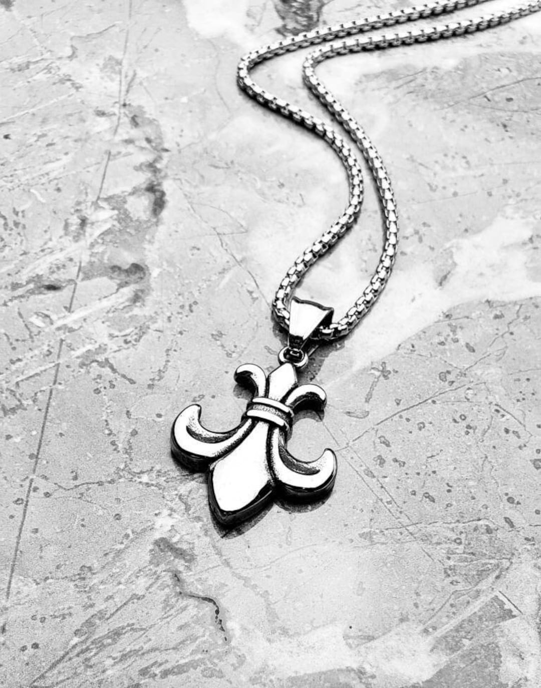 Chrome hearts fleur 2024 de lis necklace