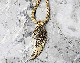 Naszyjnik męski ANGELIC WARRIOR WING | Złoty naszyjnik męski ze stali nierdzewnej z wisiorkiem w kształcie skrzydła anioła wojownika