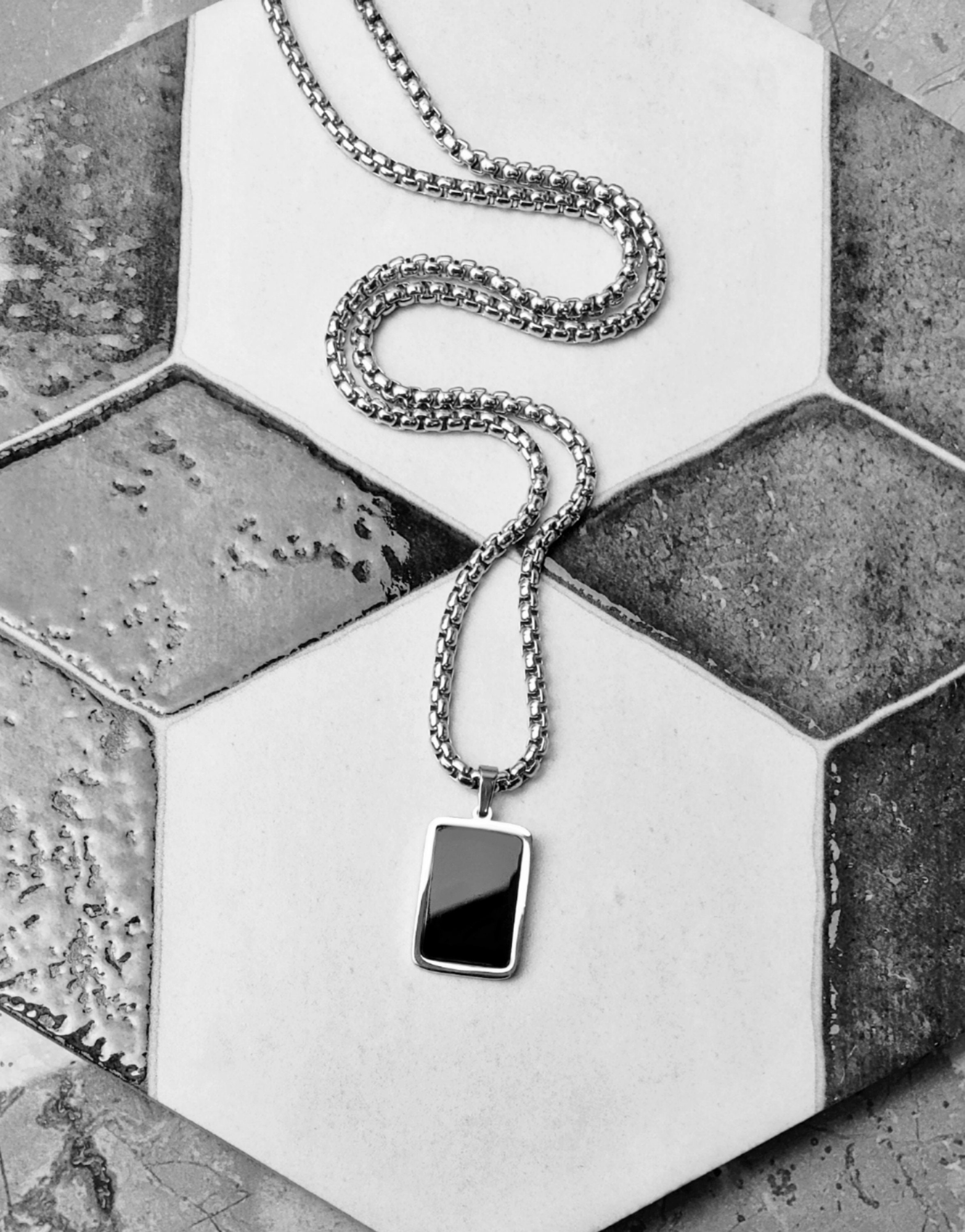 【BlackEyePatch】MINI OG LABEL PENDANT NECKLACE il_340x270.6498483721_2e4l.jpg