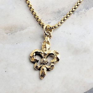 Men&#39;s &quot;RUSTIC FLEUR de LIS&quot; Necklace| Men&#39;s Gold Stainless Steel Rustic Hammered Fleur de Lis Pendant Necklace| Men&#39;s Gold Chain Necklace