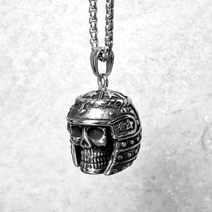 RUSTIC SKULL RIDER-ketting heren | Heren zilveren roestvrijstalen rustieke schedel ruiterhelm hanger doosketting