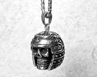 Collar con colgante de calavera de jinete rústico para hombre / Cadena de caja con colgante de casco de jinete de calavera rústica de acero inoxidable y plata para hombre