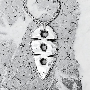Men&#39;s &quot;NEOLITHIC TRIBAL ARROWHEAD&quot; Necklace| Men&#39;s Silver Stainless Steel Rustic Hammered Tribal Arrowhead Pendant Necklace