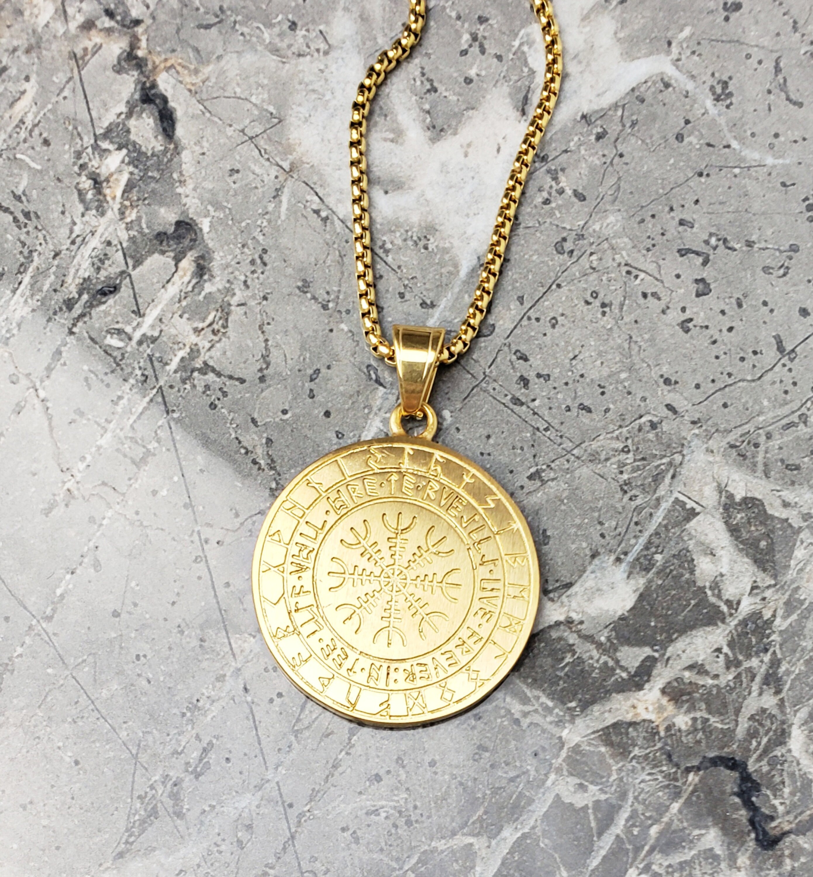 Collana da uomo con bussola Vegvisir in oro / Collana