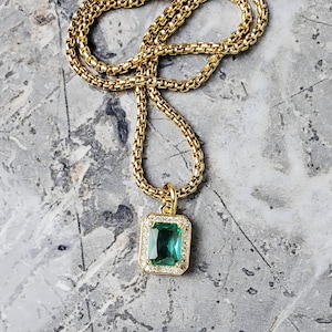 Collier homme « GOLD PAVÉ AIGUE-MARINE »| Collier homme en acier inoxydable doré avec mini pendentif aigue-marine pavé de zircons cubiques | Pierre de naissance pour homme