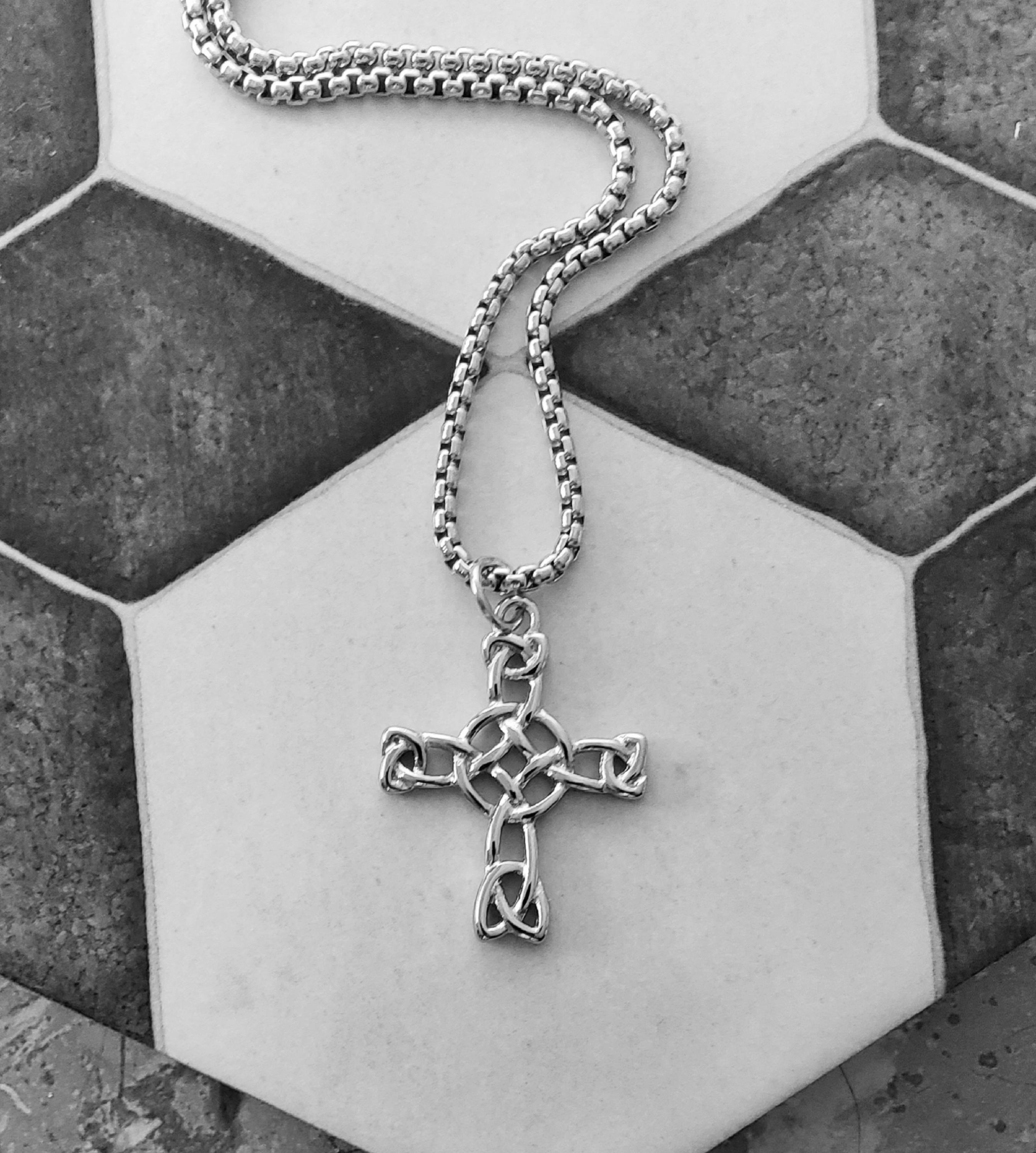 iMETACLII Acciaio Uomo Annata Celtico Irlandese Croce Nodo Ciondolo Collana con Pendente con Maglia Modelli, Catena del Grano 75CM iMETACLII Acciaio Uomo Annata Celtico Irlandese Croce Nodo Ciondolo Collana con Pendente con Maglia Modelli, Catena del Grano 75CM