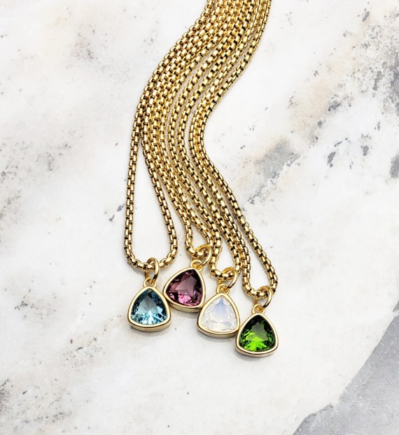 Gold jewellery chain with pendant deals