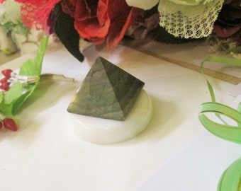 Green Aventurine Pyramid | Natural  Aventurine | 30mm Aventurine Pyramid | Crystal Pyramid | Healing Stone | Meditation | Gift Aventurine