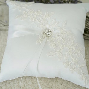 Lace Wedding Ring Pillow/ Stain Ring Bearer Pillow/ Wedding Pillow/ Ring Bearer pillow with pearl/ Classic wedding/ Wedding rings image 2