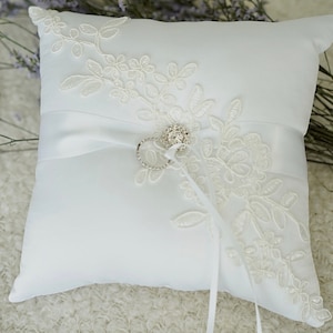 Lace Wedding Ring Pillow/ Stain Ring Bearer Pillow/ Wedding Pillow/ Ring Bearer pillow with pearl/ Classic wedding/ Wedding rings image 1