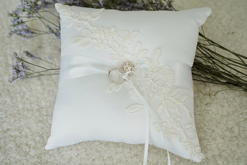 Lace Wedding Ring Pillow/ Stain Ring Bearer Pillow/ Wedding Pillow/ Ring Bearer pillow with pearl/ Classic wedding/ Wedding rings image 1