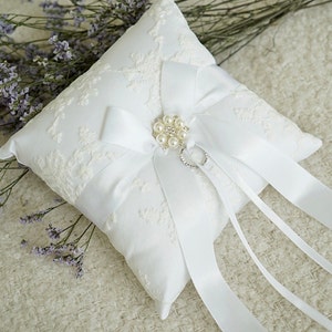 Lace Wedding Ring Pillow/ Stain Ring Bearer Pillow/ Wedding Pillow/ Ring Bearer pillow with pearl/ Classic wedding/ Wedding rings image 5